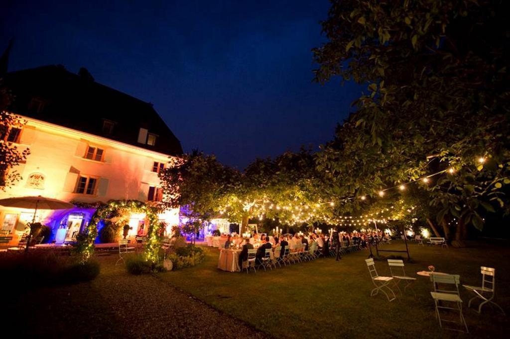 Schloss Ueberstorf - Tafeln, Tagen, Traeumen Exteriör bild